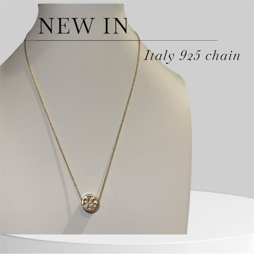 FREE GIFT INCLUDED VINTAGE Tory Burch Gold Pendant ON CHAIN Necklace